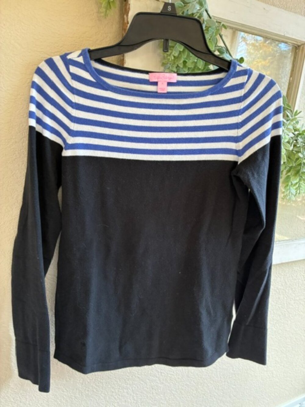 Lilly Pulitzer Women's Black and Blue Sweater, size small